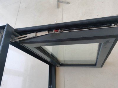 閬閬門業(yè)有限公司，防火門窗， 乙級防火窗